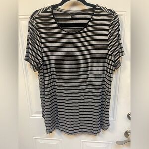 Ann Taylor Black & White Striped Short Sleeve Top – Classic & Versatile